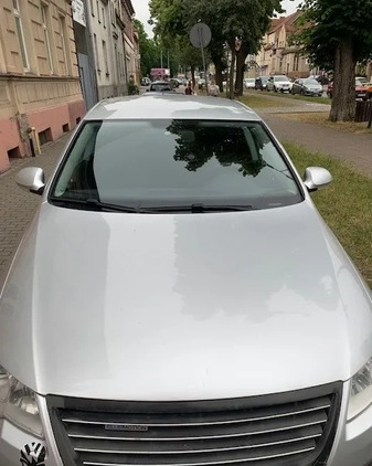 Volkswagen Passat cena 15800 przebieg: 302000, rok produkcji 2010 z Lębork małe 37